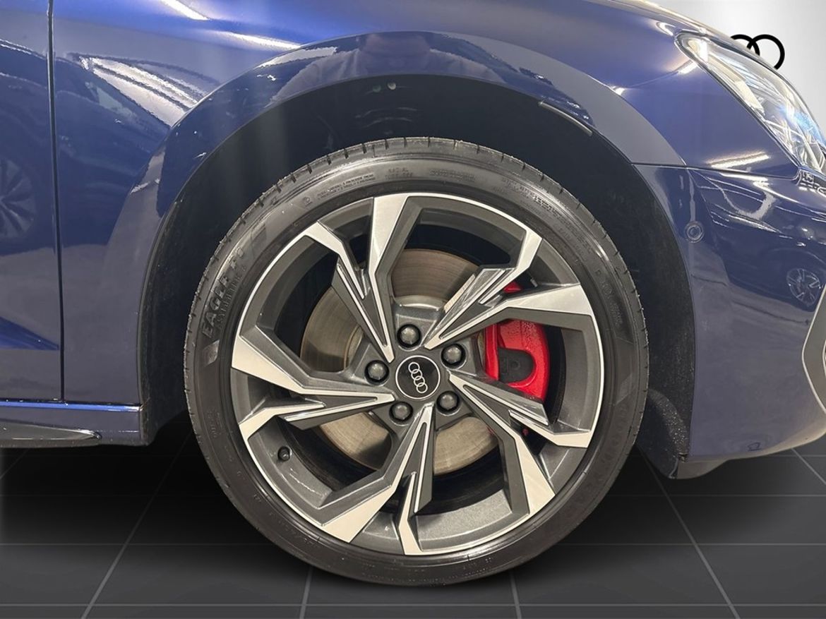 Premium sportfälgar på bil